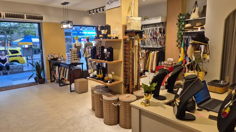 Interior da boutique Rio Moda Praia